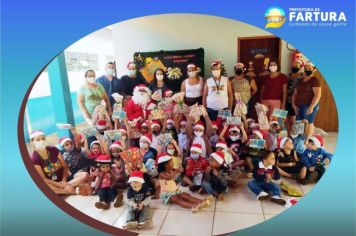 Alunos das escolas da rede municipal de Fartura recebem presentes de Natal
