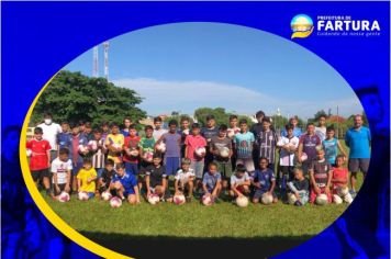 Coordenadoria de Esportes promove aulas de futebol para crianças no contraturno escolar
