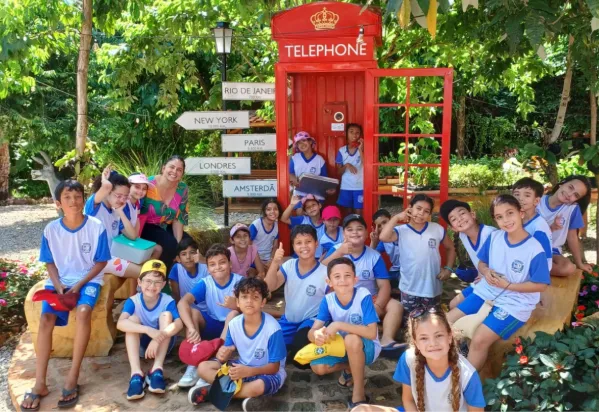 Alunos do 3º ano B realizam passeio no Chalé Garden em reconhecimento à participação das famílias.
