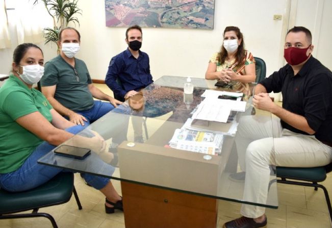 Representantes do Lar São Vicente se encontram com prefeito Luciano Filé 